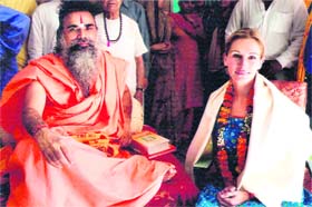 US actress Julia Roberts poses with a priest at Hari Mandir Ashram in Pataudi, some 80 km from New Delhi. Roberts is in India for shooting of her forthcoming film 'Eat, Pray, Love'