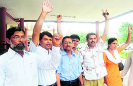 Workers of the UKD protest against corruption among staff of the Urja Bhawan in Dehradun on Thursday.