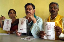Dr Sunilam (centre) interacting with people in Bathinda on Saturday. Also seen in the picture are Kavitha Kuruganti (left), trustee of the Kheti Virasat Mission, and Rami Reddy, a farmer from Andhra Pradesh.