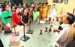  Students get a demonstration on instruments developed by the CSIO in Chandigarh on Saturday. 