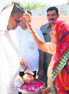 Congress nominee from Fatehabad Dura Ram seeks seeks the blessings of his mother maina Devi in mohammadpur Rohi  on Sunday.