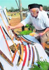 Former RSS chief KC Sudershan performs Shastra Puja before a foot march by members of the organisation on Vijay Dashmi in Bhopal on Monday. 