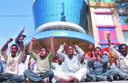 Members of the Naujawan Bharat Sabha protest for the cause of the small scale industry outside the Easy Day mall in Jalandhar on Tuesday.