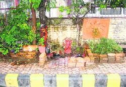 A roadside temple in the making on the busy East Canal road in Dehradun