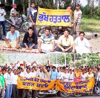 Students on fast against the GND University authorities in front of its regional campus in Gurdaspur on Wednesday. 