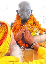 A senior citizen offers floral tributes to the Father of the Nation on Gandhi Jayanti in Ludhiana on Friday