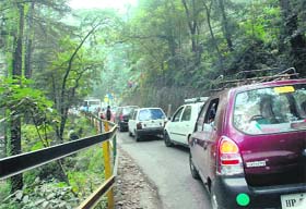 Road repair causes traffic jam at Talland in Shimla