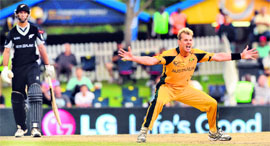 Australias Brett Lee successfully appeals against New Zealands Grant Elliott during at SuperSport Park in Centurion on Monday.