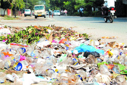 A view of scattered garbage in Amritsar
