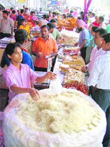 Shoppers flock markets on the eve of Karva Chauth in Ludhiana