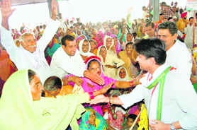 Jyotiraditya Scindia mingles with the crowd after a rally organised by Congress candidate Ranjit Singh.