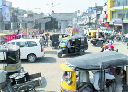 Free for all at Gill Chowk in Ludhiana 