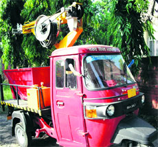 The de-silting machine bought by the Jagraon municipal council, mounted on an auto-rickshaw.