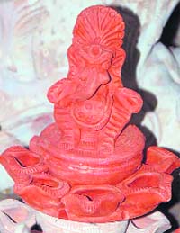 My friend Ganesha: This diya stand will bring light into darkness