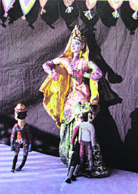 Elegant mother with crying children: String puppets used in a modern 