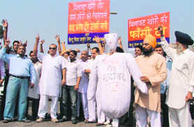 Member of the Hindu-Sikh Jagruti Sena stage a protest in Ludhiana on Sunday.