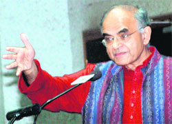 Management guru Gurcharan Das delivers a talk at the CII in Chandigarh on Monday.