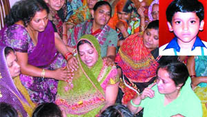 Mother and relatives of Gulshan, alias Sonu (inset), who was kidnapped and murdered.