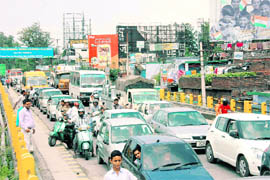 A traffic jam on the Rispana Bridge in Dehradun during the festive season