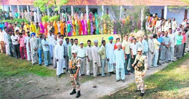 Long queues of voters at Ambala-Kalka road