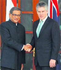 Australian Foreign Affairs Minister Stephen Smith shakes hands with Minister of External Affairs Minister SM Krishna in New Delhi on Tuesday.