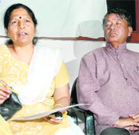 Kamla Pant and Shamsher Singh Bisht of the Gairsain Rajdhani Sanykut Sangharsh Morcha address mediapersons in Dehradun on Wednesday.