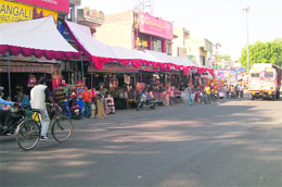 A view of encroachments by shopkeepers on the Roorkee-Haridwar highway at Civil Lines in Roorkee.