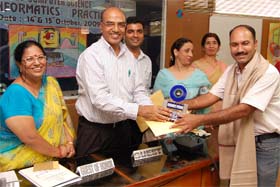 Chief guest Dr BB Sharma honours the resource persons during the valedictory session