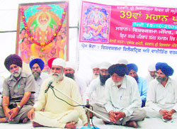 Sant Gurbachan Singh Namdhari addresses devotees on the occasion of Vishwakarma Divas celebrations in Patiala on Sunday.