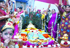 Members of the Yuva Sanskritik Sangathan celebrate Govardhan Puja at Ariyapura, Sabji Mandi, in New Delhi on Sunday.