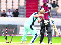 New Sout Wales Brett Lee celebrates the wicket of O Banks