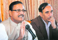  BJP Himachal Pradesh in charge Satya Pal Jain and Horticulture Minister Narinder Bragta addressing the media at Shimla.