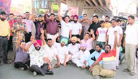 Punjab Pradesh Congress Committee workers stage a protest against health officials near the Clock Tower.
