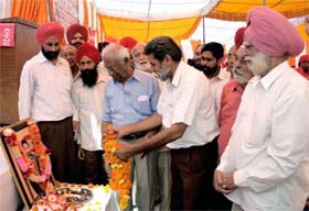 General secretary of the CPI paying tributes to comrade Nachattar Singh Gill, a former party leader, on his death anniversary