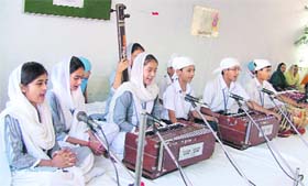 Students participate in shabad gyan contest at Guru Nanak Public School in Ludhiana