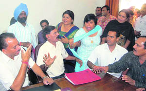 BJP woman councillors have a verbal duel with their Congress counterparts at the Dehradun Municipal Corporation on Friday.