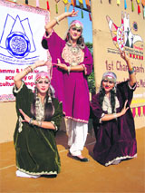 Kashmir ki kalis in dance mode