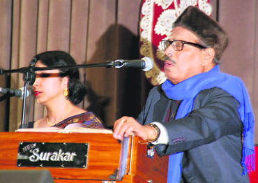 Manna da holds the audience captive with his honey dew voice