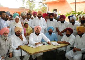 (From left in front row) Congress MLAs Ajit Singh Shant, Joginder Singh Pangrain, Gurpreet Singh Kangar, Makhan Singh and Ajaib Singh Bhatti along with Narender SIngh Bhaleria, district president of the rural Congress committee adress media at the Phul police station in Bathinda district