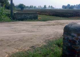 The rural road between Madarpur-Sanghera and Dharam Singh Wala villages in the Moga district, re-constructed by the Mandi Board a few months back, has started developing potholes causing the drain pipes to burst