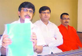 Congress legislators Manoj Tewari, Pritam Singh and Kishore Upadhaya address mediapersons in Dehradun