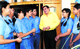 Barry OBrien with students of The Gurukul, Sector 20, in Panchkula on Monday.