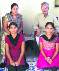 Arti, Monee, Bal Gram director MM Godbole and Sapna