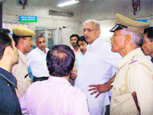 DSP Jagat Singh (second from right) talks to the SBI staff after the robbery bid in Kaithal on Tuesday. 