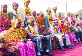 The couples that got married in New Delhi on Thursday.