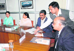 Chief Secretary Indu Kumar Pandey inaugurates GPF online service at Accountant General Office in Dehradun on Friday. 