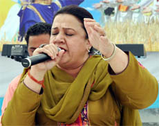 Suraiya Khannum sings during the Punjab Day celebrations at Lyallpur Khalsa College in Jalandhar on Saturday.