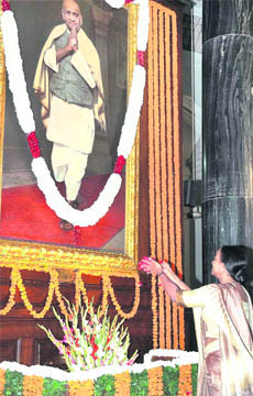 Lok Sabha Speaker Meira Kumar pays tributes to Sardar Vallabhbhai Patel on his birth anniversary in Parliament on Saturday.