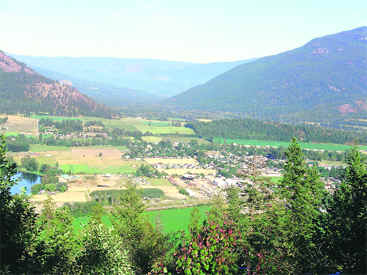 The famous Okanagan Valley, with splashes of greenery at the foothills and sprawling and spiralling yellow slopes of the dunes, presents a sharp contrast