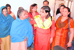 Psychiatrists from Pakistan interact with the inmates of Dr Vidya Sagar Institute of Mental Health in Amritsar